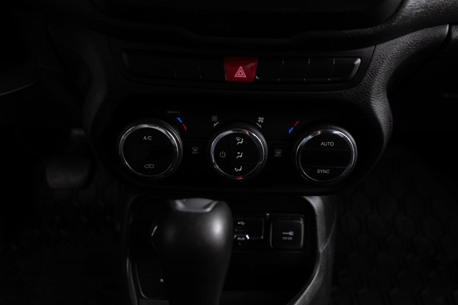 Used 2015 Jeep Renegade Trailhawk w/ Popular Equipment Group AWD/4WD image 32