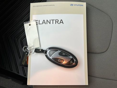 Used 2025 Hyundai Elantra SEL image 28