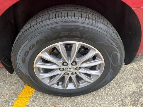 Used 2024 Buick Enclave Premium image 19