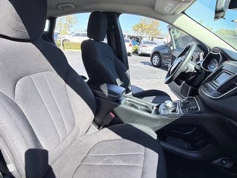 Used 2015 Chrysler 200 Limited w/ Convenience Group image 13