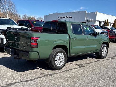 Used 2022 Nissan Frontier SV image 2