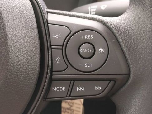 Used 2021 Toyota Corolla L image 23