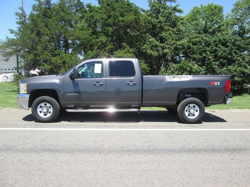 Used 2010 Chevrolet Silverado 3500 LT w/ Exterior Plus Package AWD/4WD image 10