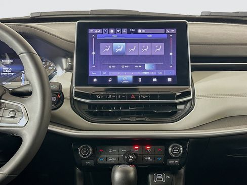 Used 2025 Jeep Compass Limited AWD/4WD image 23