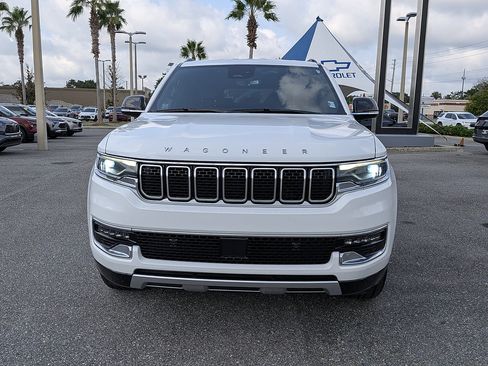 Used 2024 Jeep Wagoneer L Series II w/ Flexible Seating Group AWD/4WD image 8