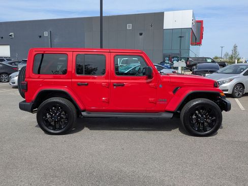 Used 2025 Jeep Wrangler Sahara AWD/4WD image 2