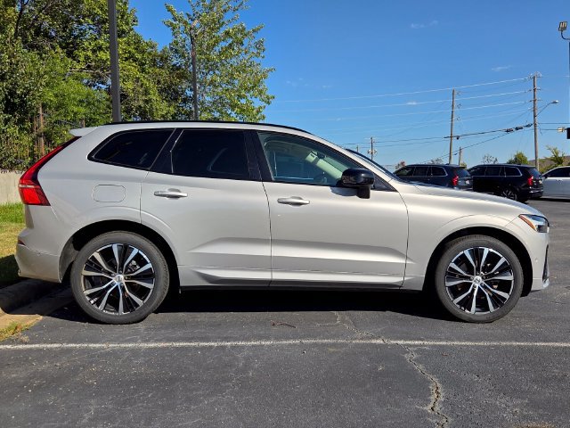 Used 2023 Volvo XC60 B5 Ultimate w/ Protection Package Premier AWD/4WD image 4