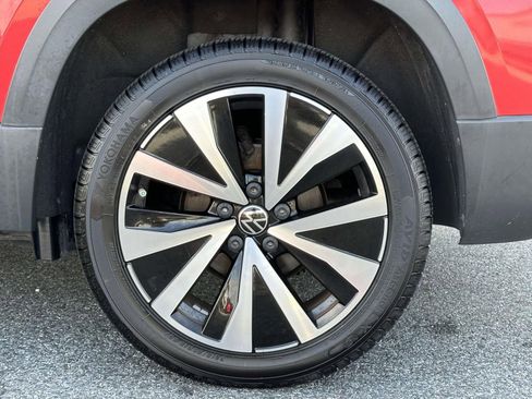 Used 2022 Volkswagen Taos SE image 16