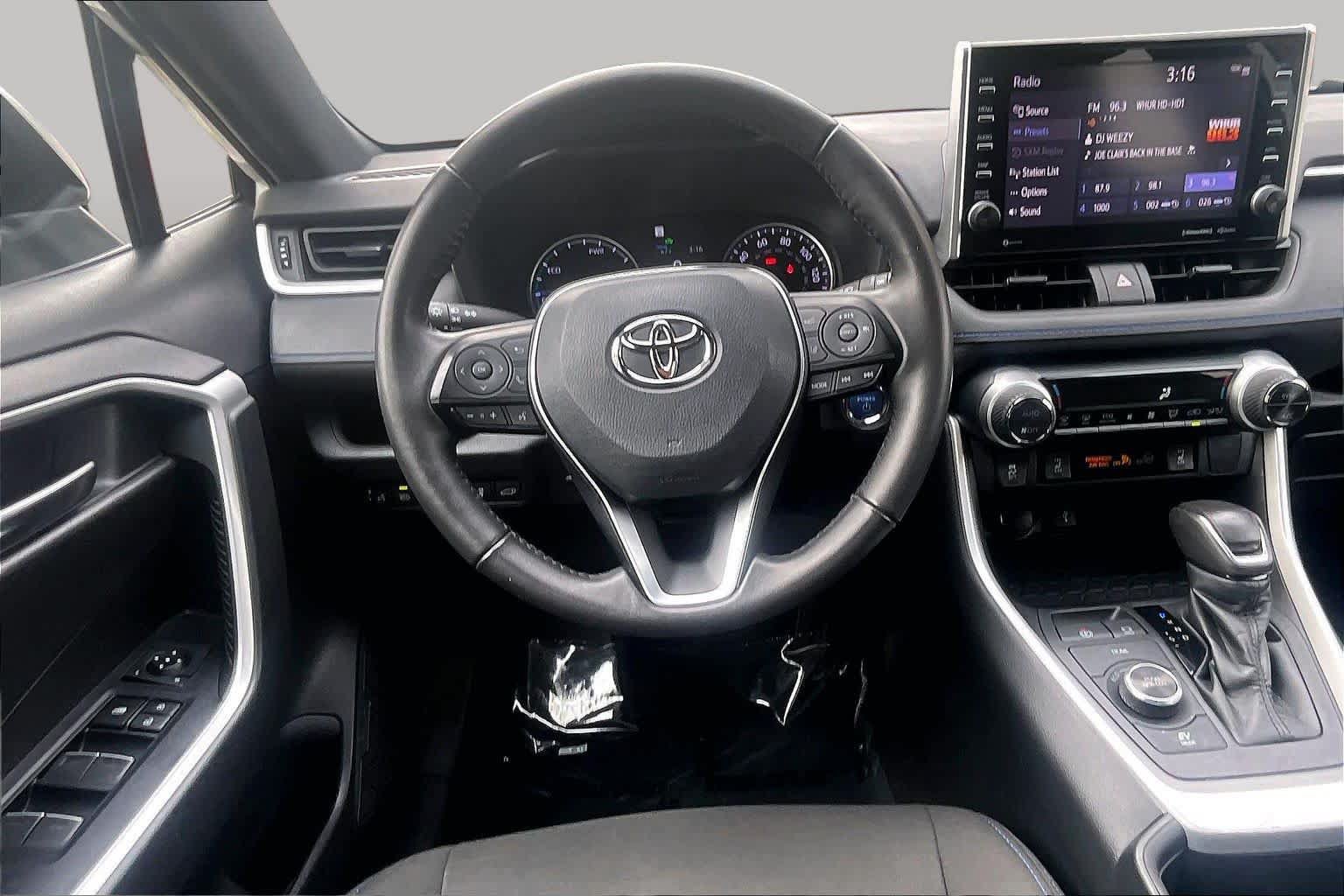 Used 2022 Toyota RAV4 SE w/ Convenience Package AWD/4WD image 6