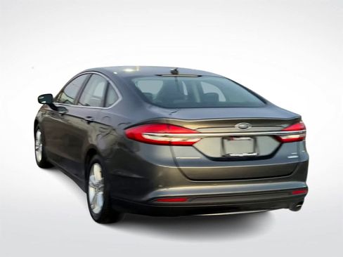 Used 2018 Ford Fusion SE w/ Fusion SE Technology Package image 7