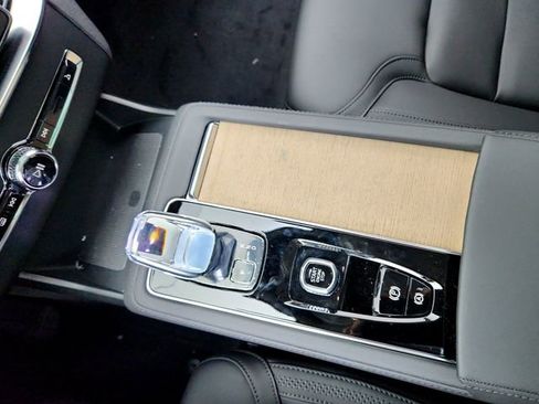 New 2026 Volvo XC90 B6 Plus w/ Protection Package Premier image 26