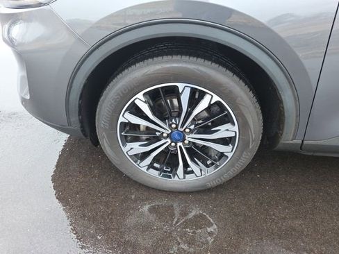 Used 2022 Ford Escape SE w/ SE Sport Appearance Package image 17