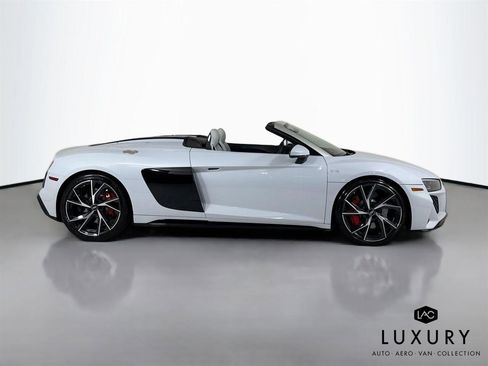 Used 2021 Audi R8 V10 w/ Premium Package image 5