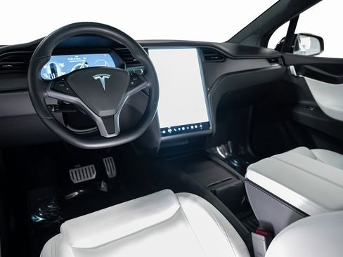 Used 2021 Tesla Model X Performance image 38