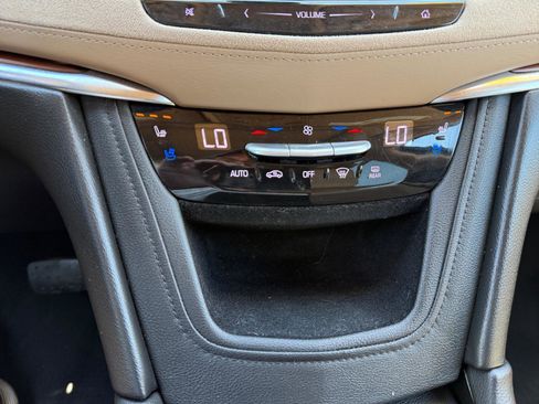 Used 2018 Cadillac XT5 Platinum w/ Driver Assist Package AWD/4WD image 32