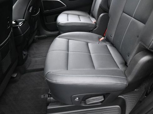 Used 2025 Kia Telluride EX w/ EX Captain's Chair Package FWD image 36