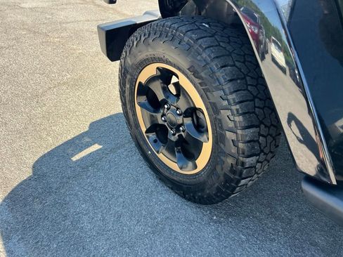 Used 2014 Jeep Wrangler Unlimited Sahara AWD/4WD image 32