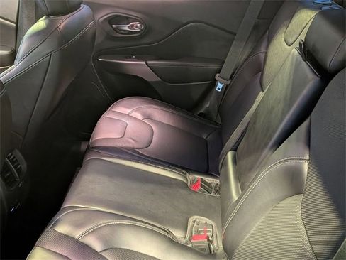 Certified 2020 Jeep Cherokee Latitude Lux w/ Comfort/Convenience Group image 26