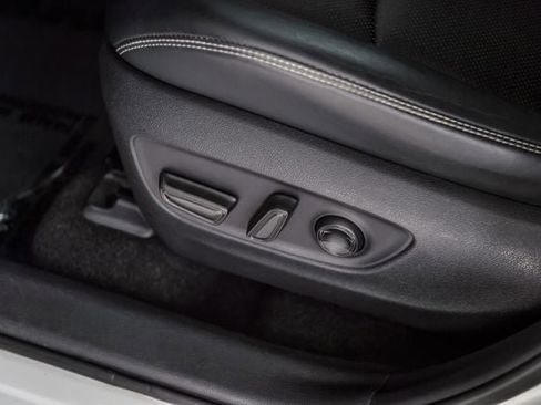 Used 2020 Toyota RAV4 Limited image 39