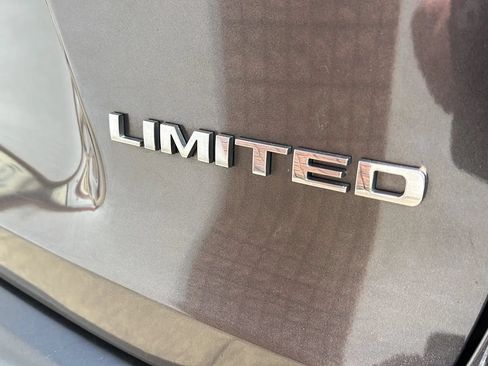 Used 2019 Jeep Cherokee Limited AWD/4WD image 13