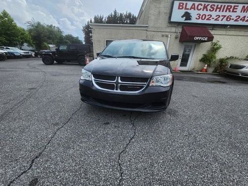 Used 2016 Dodge Grand Caravan SE FWD image 2