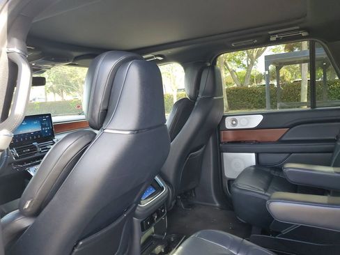 Used 2022 Lincoln Navigator Reserve AWD/4WD image 10