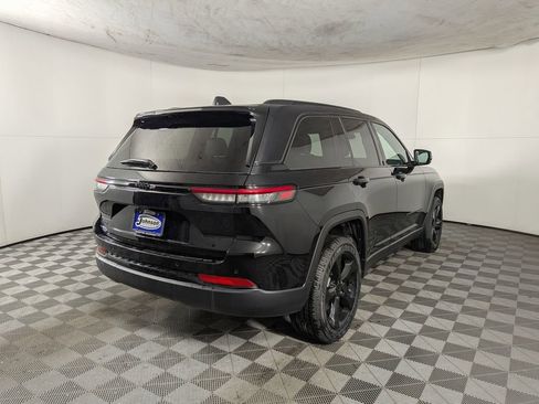 New 2025 Jeep Grand Cherokee Altitude image 8