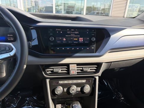 Certified 2024 Volkswagen Taos SE w/ Panoramic Sunroof Package AWD/4WD image 20