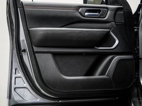 Used 2025 Nissan Armada Platinum image 35