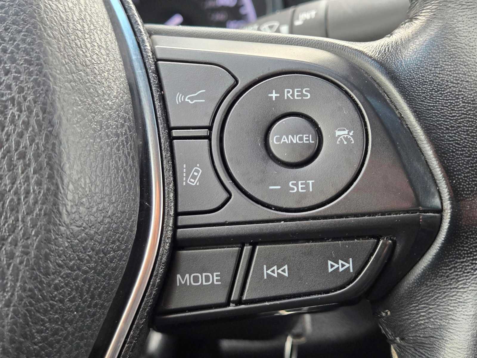 Used 2020 Toyota Camry SE FWD image 25