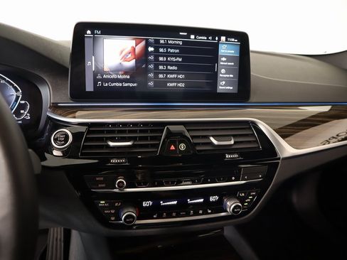 Used 2023 BMW 530e w/ Premium Package image 6