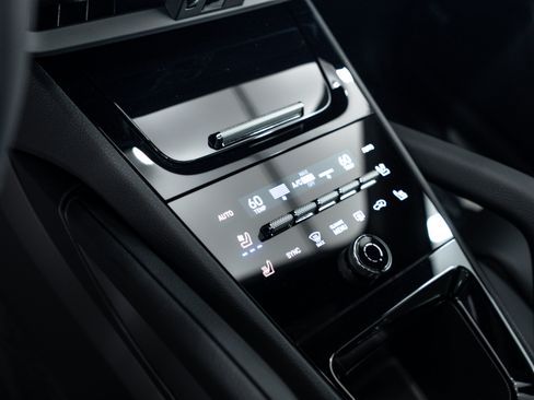 Certified 2026 Porsche Cayenne Coupe AWD/4WD image 17