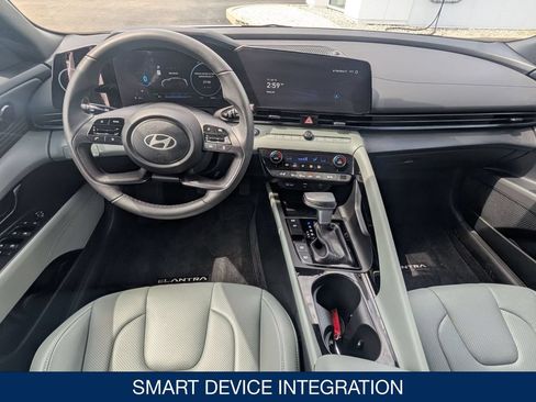 Certified 2025 Hyundai Elantra Limited FWD image 18