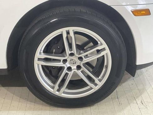Certified 2024 Porsche Macan AWD/4WD image 13