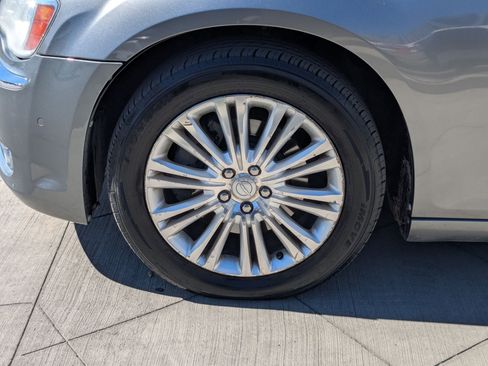 Used 2011 Chrysler 300 C image 12