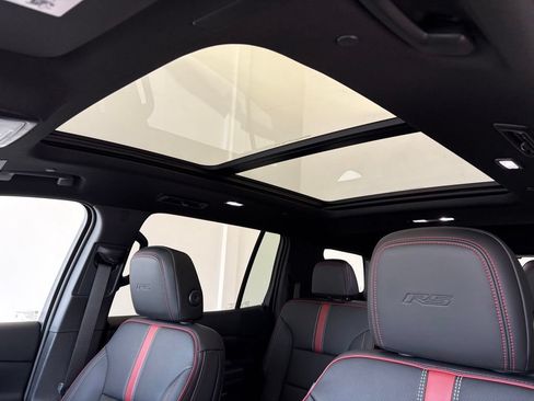 New 2027 Chevrolet Traverse RS w/ LPO, Floor Liner Package FWD image 15