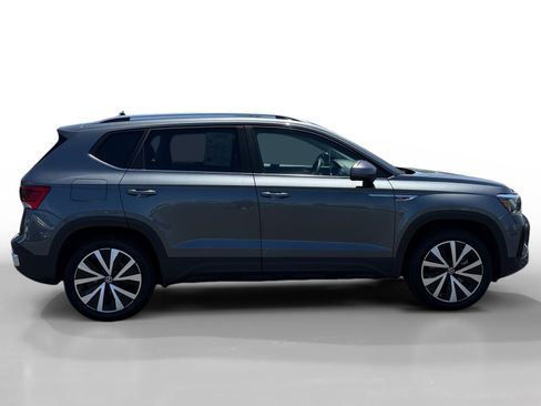 Used 2023 Volkswagen Taos SE FWD image 6