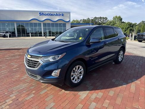 Used 2019 Chevrolet Equinox LT w/ Driver Convenience Package FWD image 4