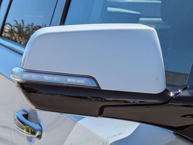 Used 2019 Chevrolet Traverse Premier w/ Driver Confidence II Package FWD image 12
