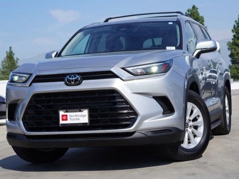 Used 2024 Toyota Grand Highlander XLE image 3