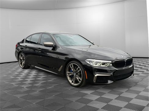 Used 2020 BMW M550i xDrive w/ Dynamic Handling Package image 7