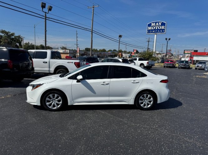 Used 2020 Toyota Corolla LE FWD image 2
