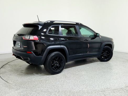 Used 2019 Jeep Cherokee Trailhawk image 3