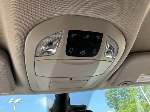 Used 2023 Chrysler Pacifica Touring-L FWD image 28