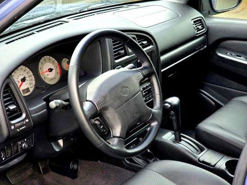 Used 2001 Nissan Pathfinder SE image 11
