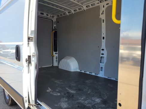 Used 2025 RAM ProMaster 2500 w/ Convenience Group FWD image 16