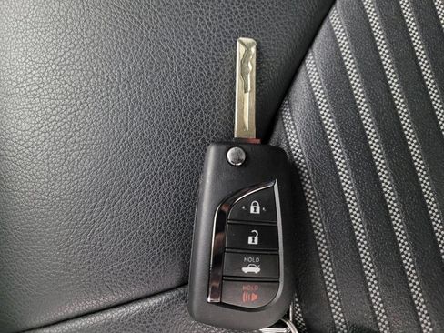 Used 2019 Toyota Camry SE image 32