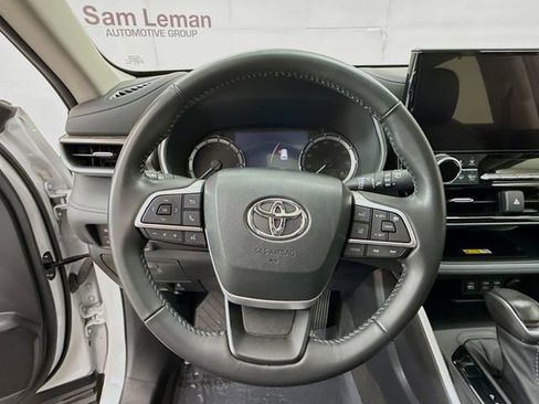 Used 2023 Toyota Highlander XLE AWD/4WD image 11