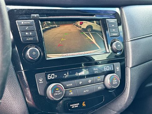Used 2018 Nissan Rogue SV FWD image 23