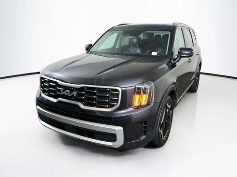 Used 2025 Kia Telluride S FWD image 3